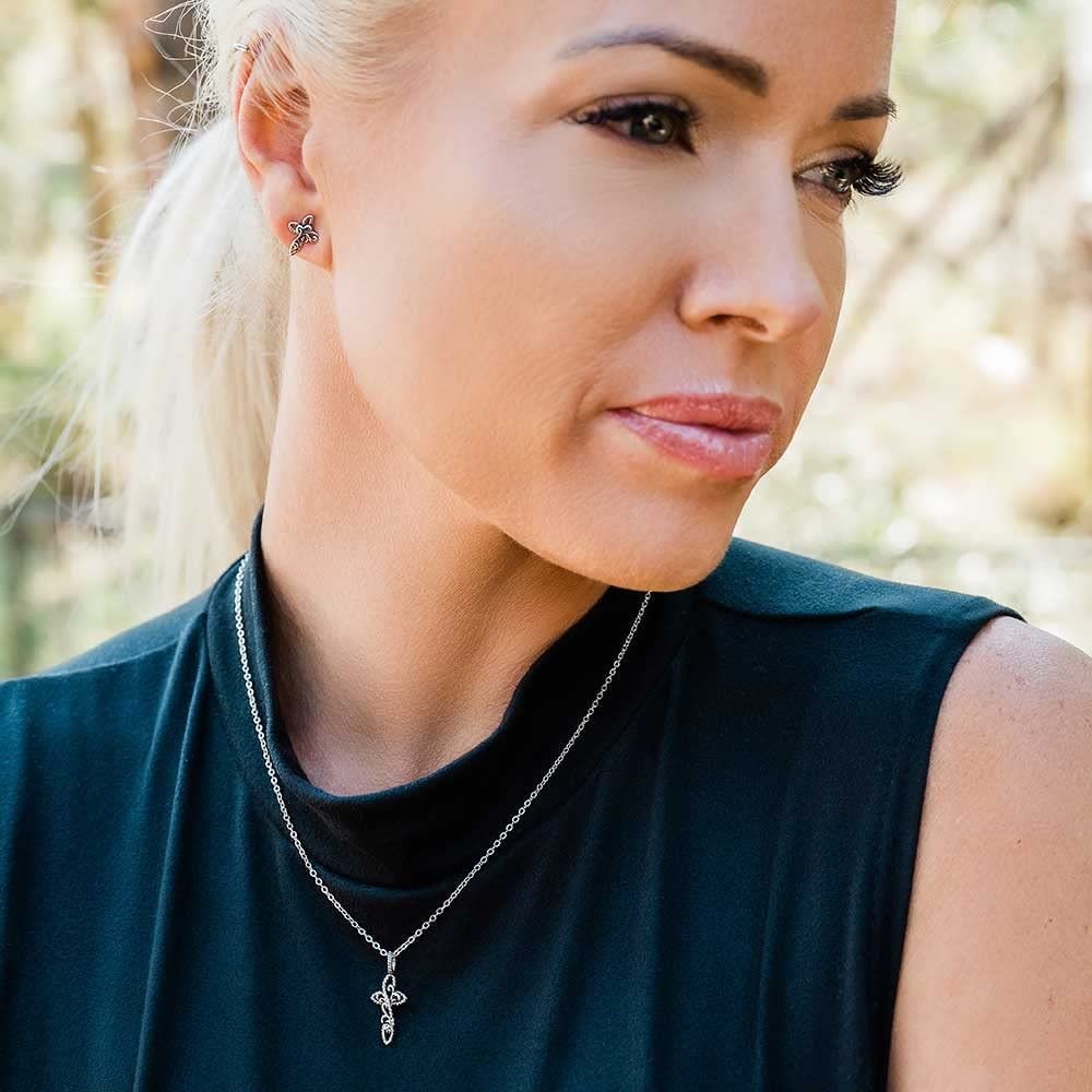 Woman Wearing Montana Silversmiths Women's Signature Necklace