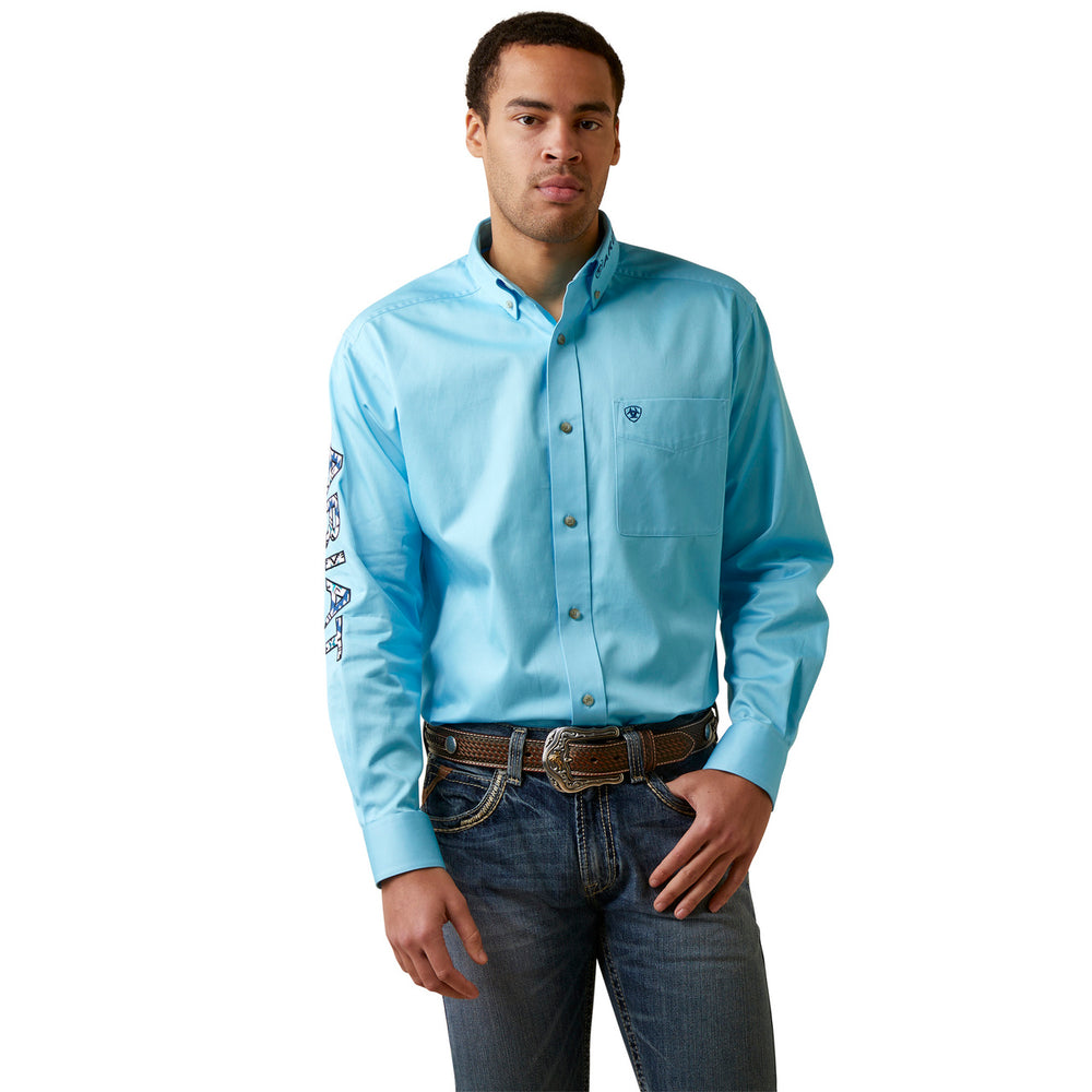 
                  
                    Man Wearing Ariat Men's Team Logo Twill Classic Fit Button Down Shirt
                  
                