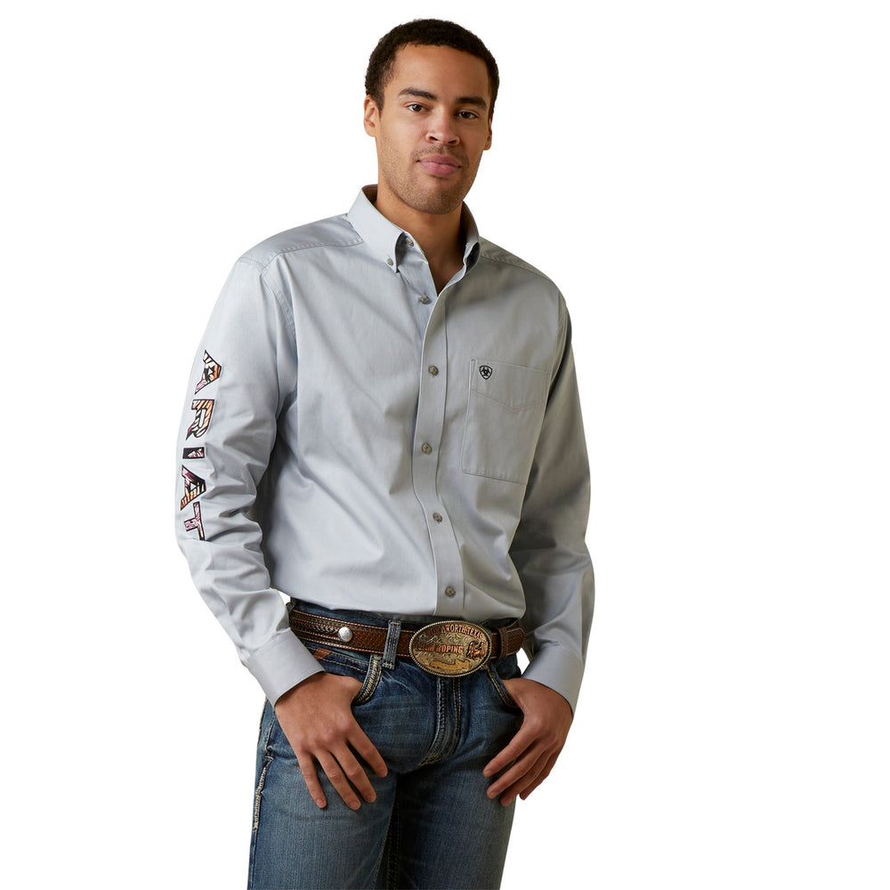 
                  
                    Man Wearing Gray Ariat Men's Team Logo Twill Classic Fit Button Down Shirt
                  
                