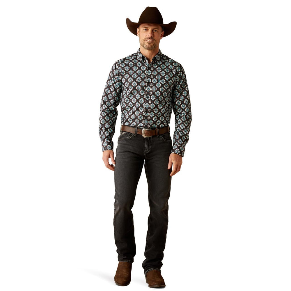 
                  
                    Man Wearing Ariat Men's Paige Fitted Shirt
                  
                