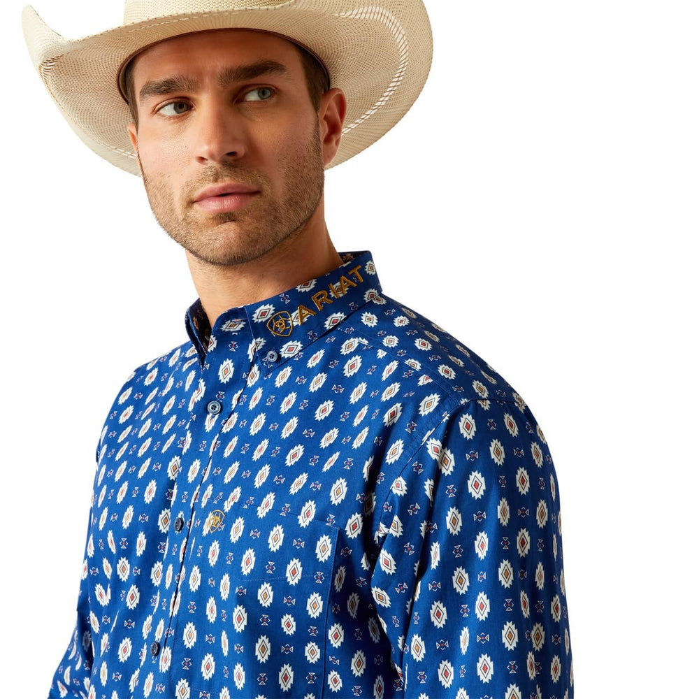 
                  
                    Close-up on Collar and Front Pocket of Ariat Men's Team Dax Classic Fit Shirt
                  
                