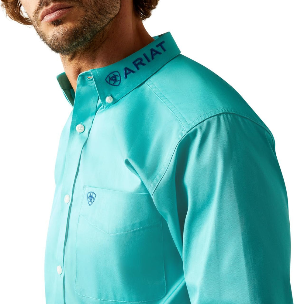 
                  
                    Collar Detail of Ariat Men's Team Logo Twill Classic Fit Shirt in Turquoise/Blue
                  
                