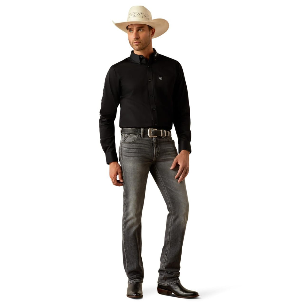 
                  
                    Man Wearing Ariat Men's Team Logo Twill Classic Fit Shirt in Black/Grey
                  
                