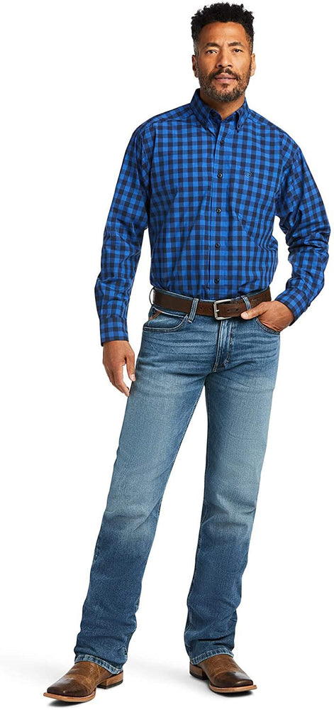 
                  
                    Man Wearing Ariat Men's Pro Series Team Classic Fit Shirt in Cerulean Blue
                  
                