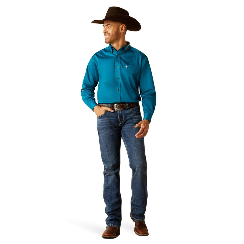 
                  
                    Man Wearing Ariat Men's Team Logo Twill Classic Fit Shirt in Dark Teal/White
                  
                