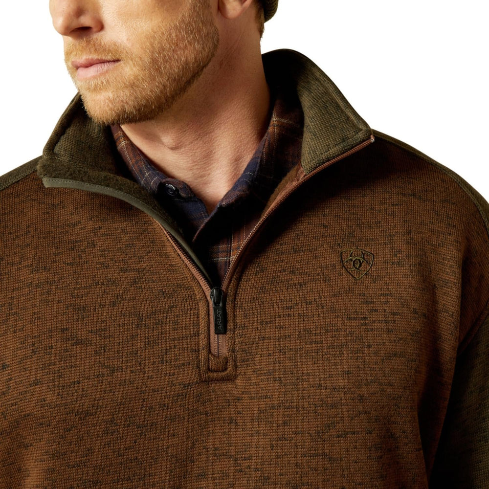 
                  
                    Collar and logo of Ariat Men's Caldwell 1/4 Zip Sweater in Carafe/Earth Green
                  
                