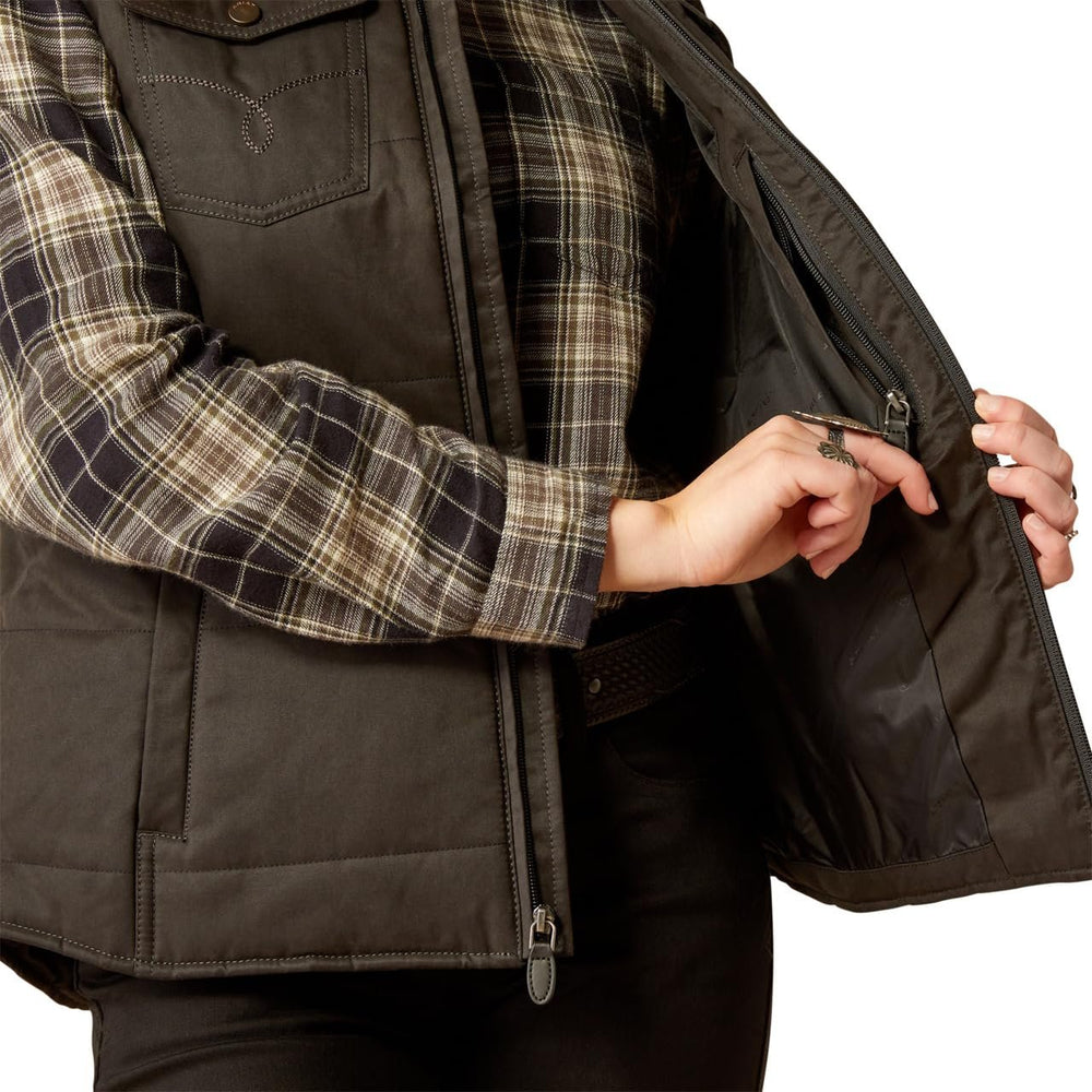 
                  
                    Interior Pocket of Ariat Women's Grizzly Quilted Vest in Black
                  
                