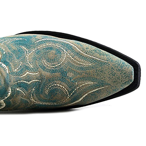 
                  
                    Close-up of Corral Boots Girls' Turquoise Embroidered Snip Toe Cowboy Boot Toe Box
                  
                