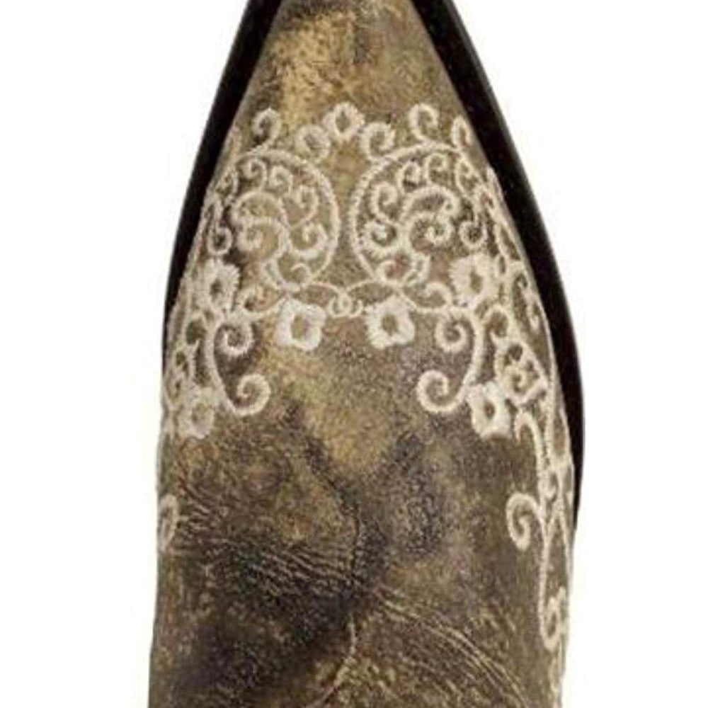 
                  
                    Close-up of Corral Boots Girls' Bone Color Floral Embroidery Snip Toe Cowboy Boot Toe Box
                  
                