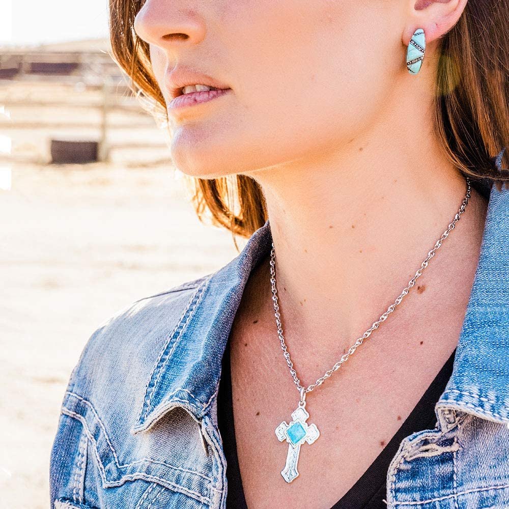 
                  
                    Woman Wearing Montana Silversmiths Women's Turquoise Wedge Hoop Earrings
                  
                