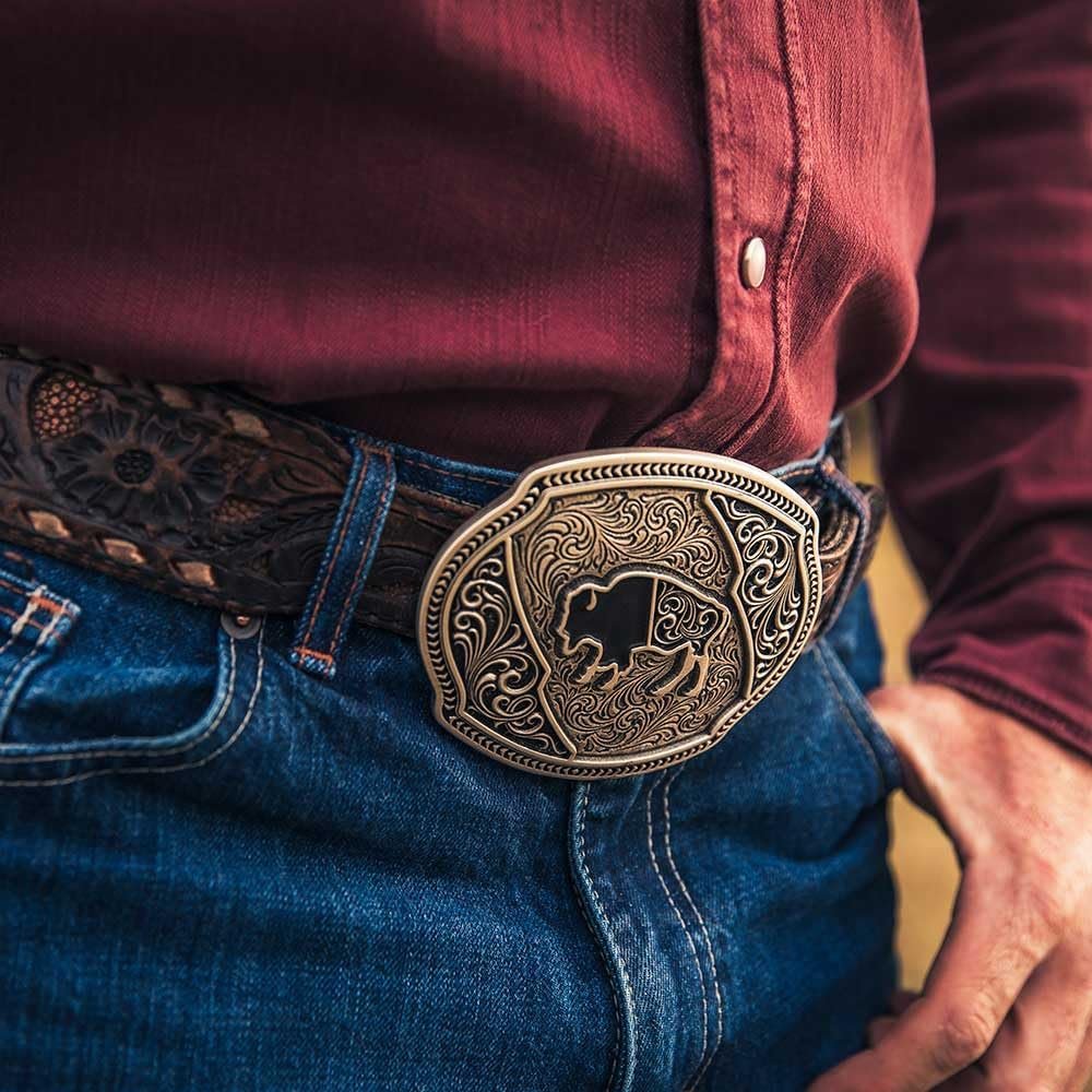 Man Wearing Montana Silversmiths Heritage Outdoor Series Western Buckle