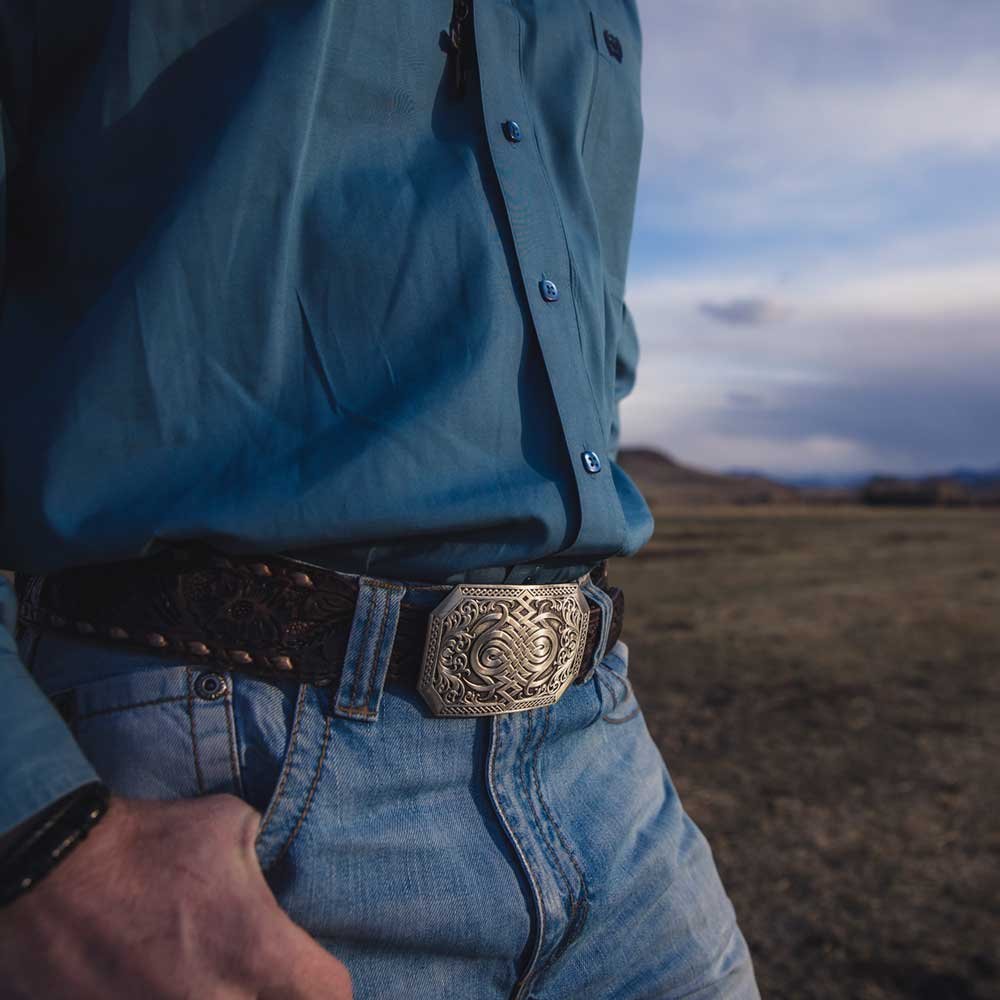 
                  
                    Man Wearing Montana Silversmiths Gunmetal Western Celtic Knot Buckle
                  
                