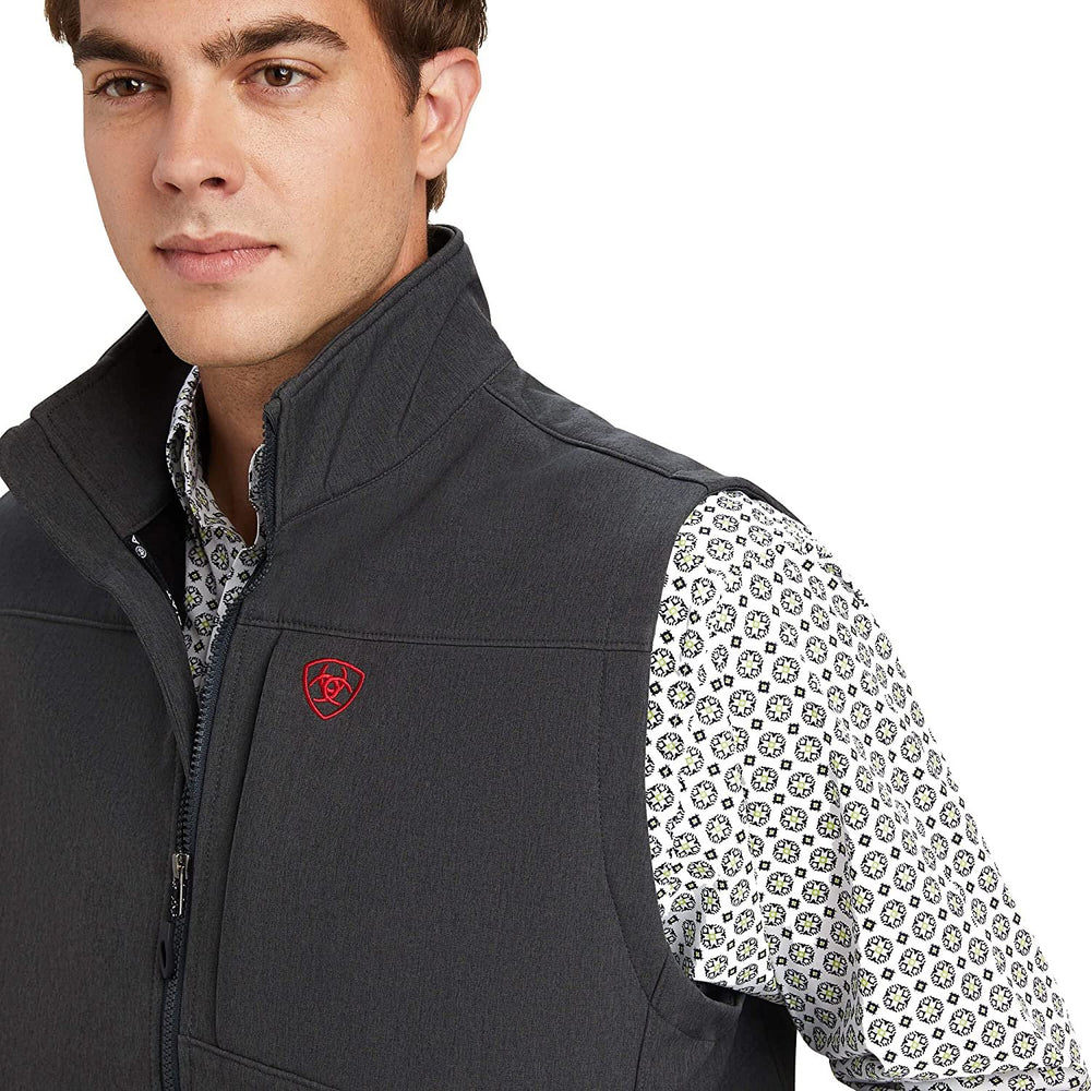 
                  
                    Collar of Ariat Men's Logo 2.0 Softshell Vest in Charcoal/Americana
                  
                